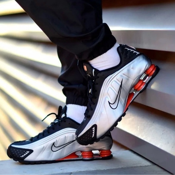 Nike Shox R4 - Picture 2 of 8